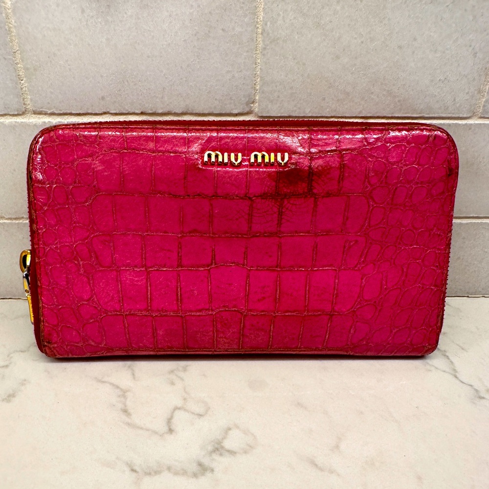 MIU MIU Croc Embossed Pink Leather Long Zip Wallet. Used Authentic